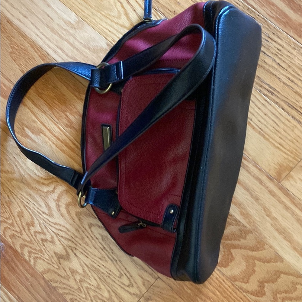 Tignanello Red and Black Leather Shoulder Bags with Professional Style - Picture 3 of 3